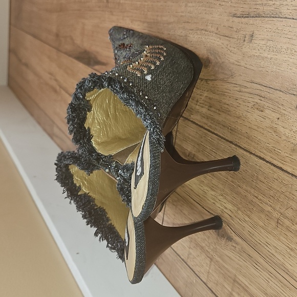 Dollhouse Fergie Denim Beaded 4.25" Heel Mules Size 7 - Picture 5 of 16